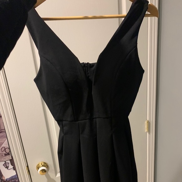 Black v-neck dress - Picture 2 of 4